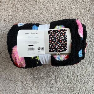 Y2K Icon Printed Throw Fuzzy Blanket NEW Teen Home 50x60" Hearts Butterfly Black